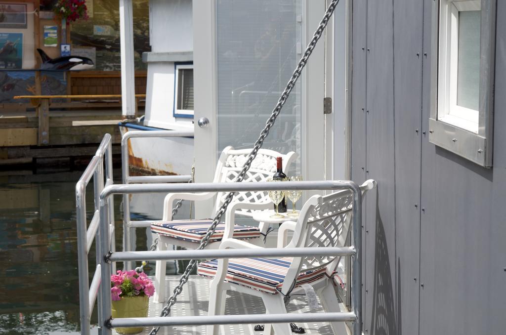 A Float Home B&B In Fisherman'S Wharf Victoria Eksteriør billede