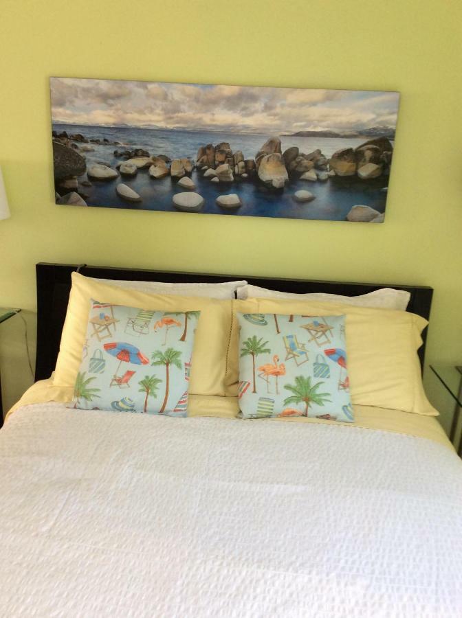 A Float Home B&B In Fisherman'S Wharf Victoria Eksteriør billede