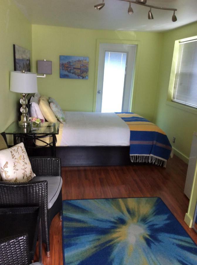 A Float Home B&B In Fisherman'S Wharf Victoria Eksteriør billede