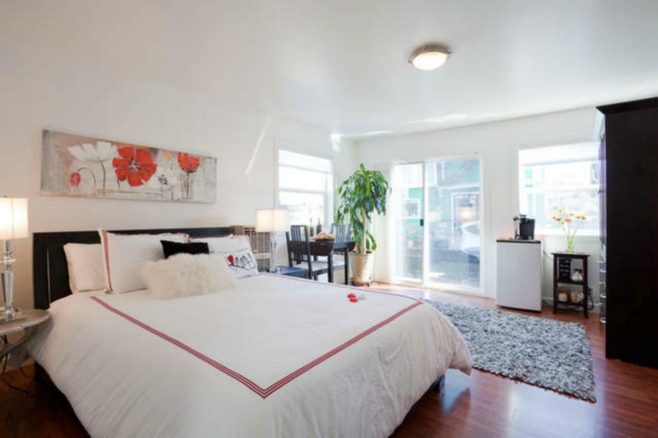 A Float Home B&B In Fisherman'S Wharf Victoria Eksteriør billede